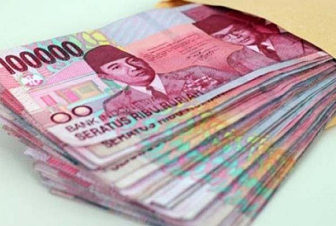 Stack of Indonesian rupiah notes representing inheritance planning